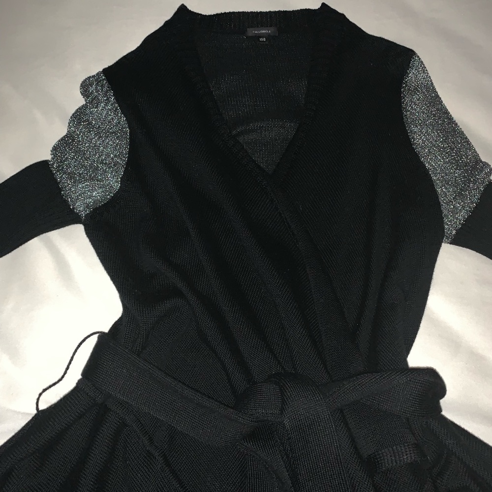 Beautiful knitted cardigan with a belt